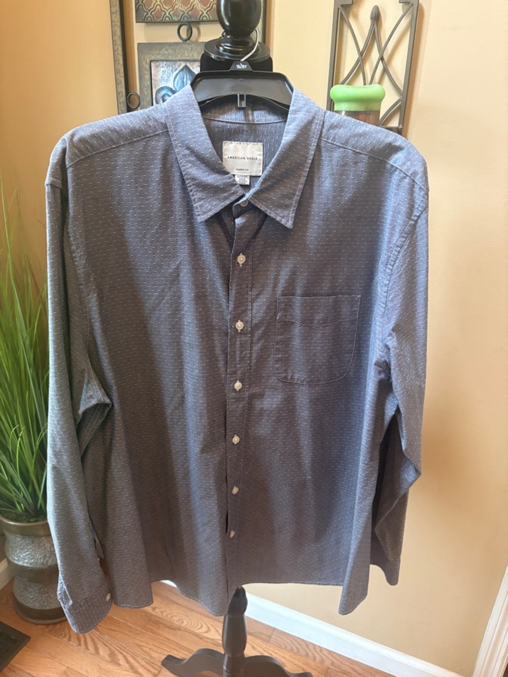 American Eagle Outfitters Men's Blue/Gray Dotted Button-Down Shirt